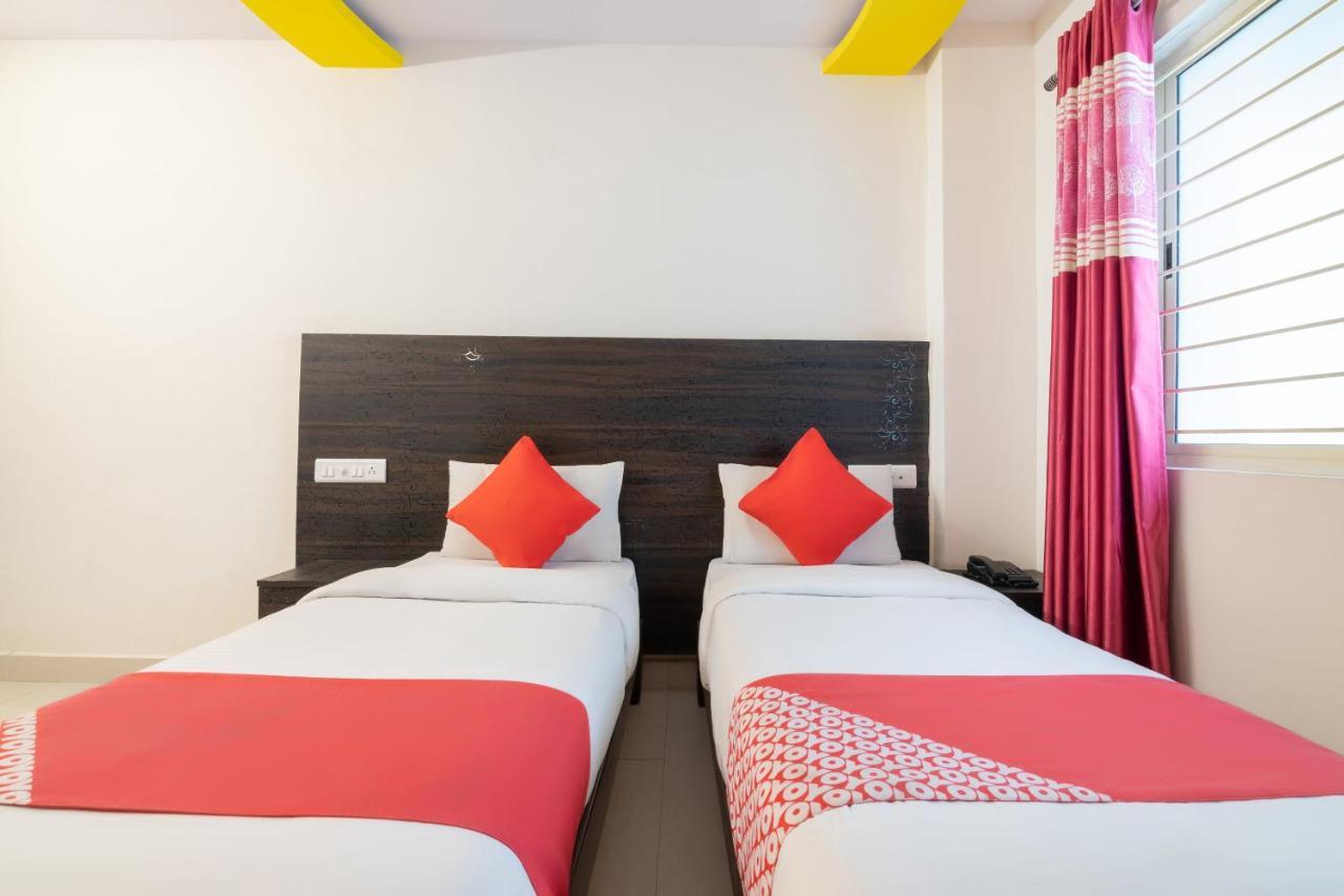 Oyo 13594 Mathrushree Residency Hotel Бангалор Екстериор снимка