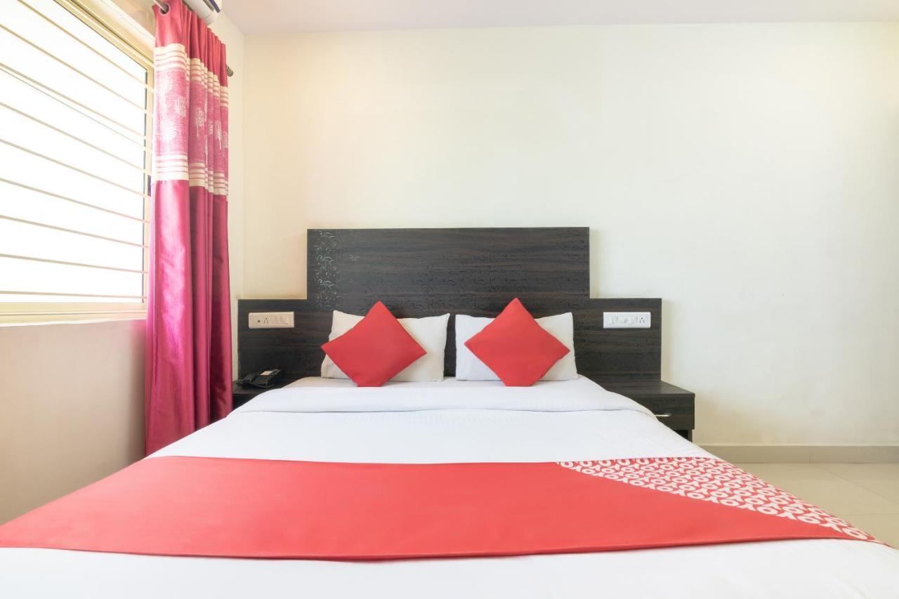 Oyo 13594 Mathrushree Residency Hotel Бангалор Екстериор снимка