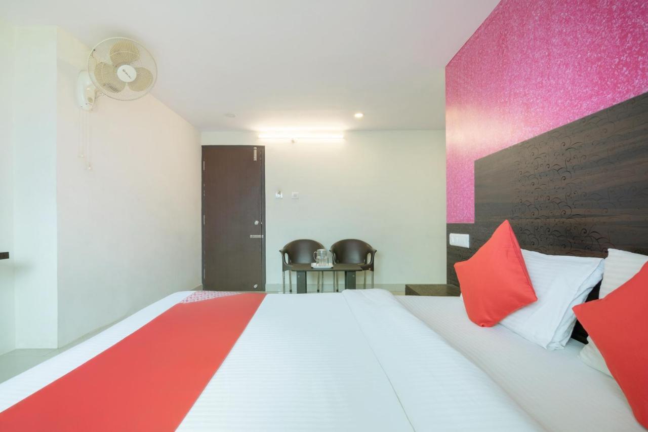 Oyo 13594 Mathrushree Residency Hotel Бангалор Екстериор снимка