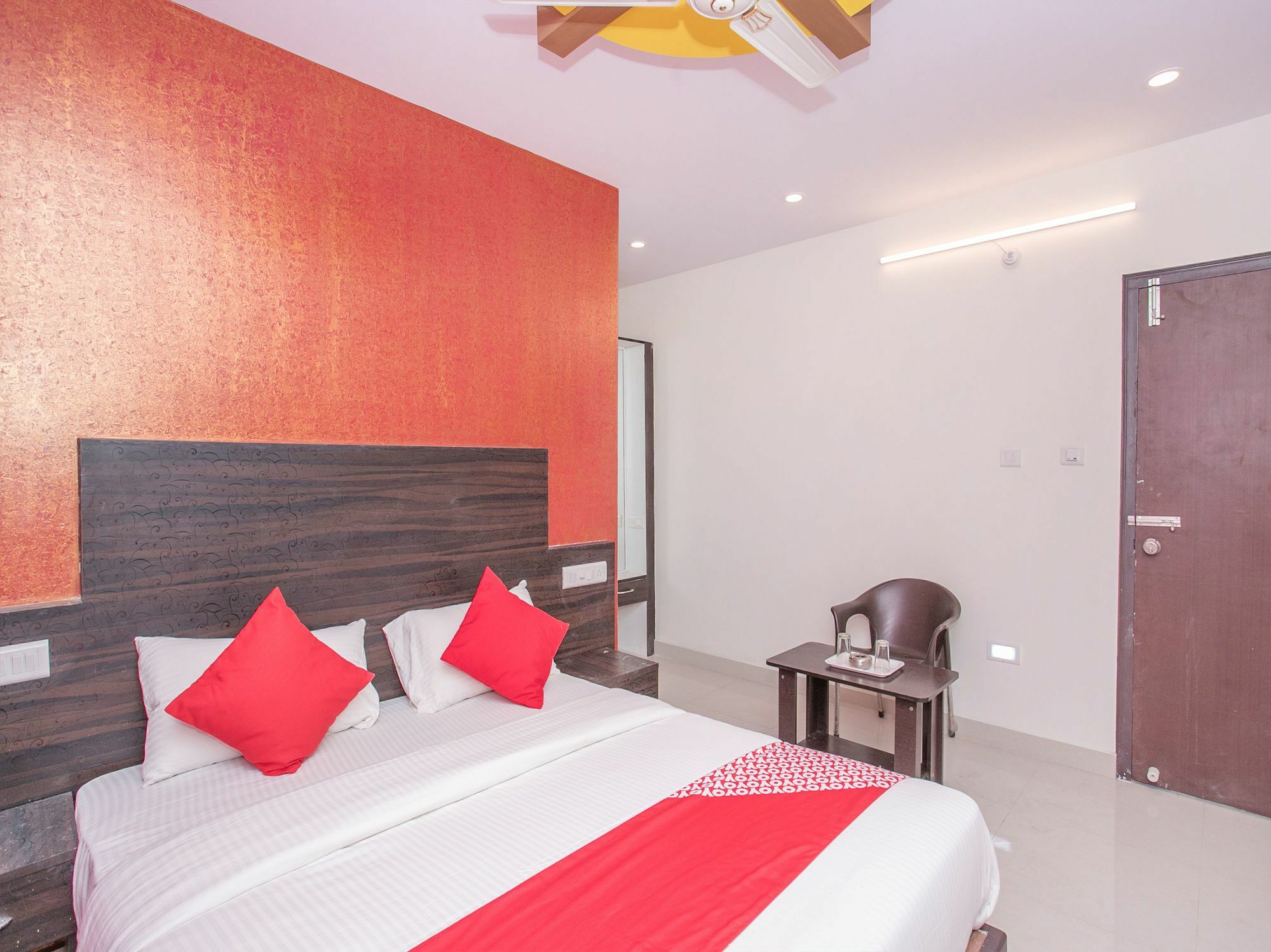 Oyo 13594 Mathrushree Residency Hotel Бангалор Екстериор снимка